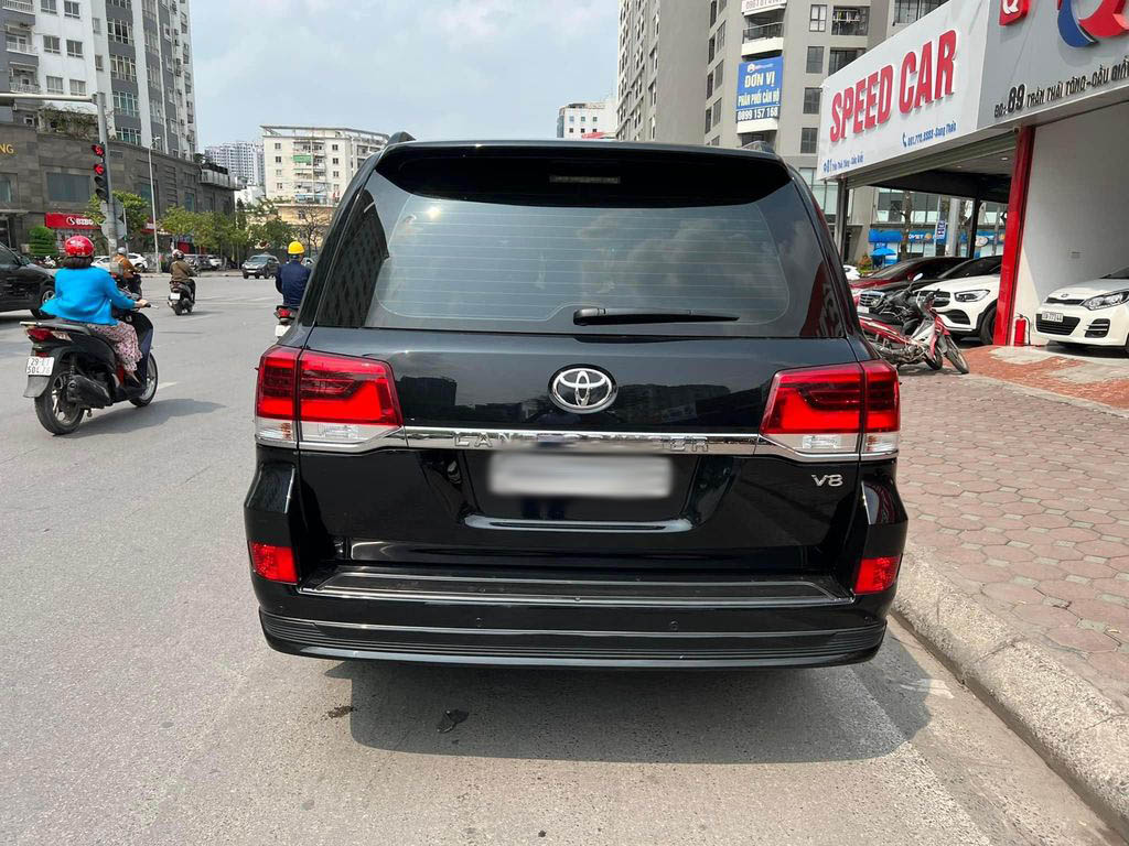 Toyota Land Cruiser đời 2021 được rao bán 6 tỷ đồng, giá ngang một